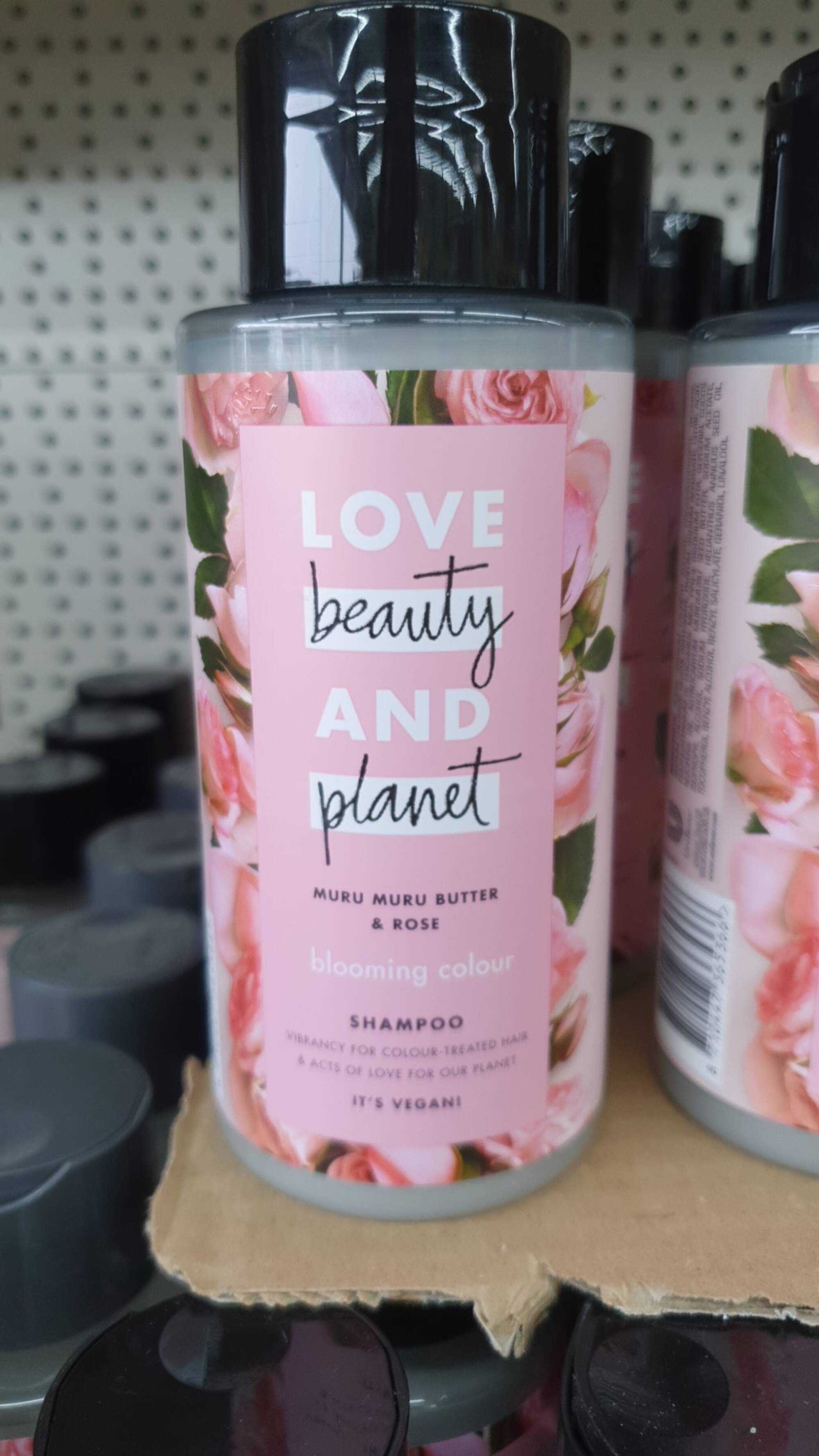 LOVE BEAUTY AND PLANET - Muru Muru Butter & Rose - Blooming colour shampoo