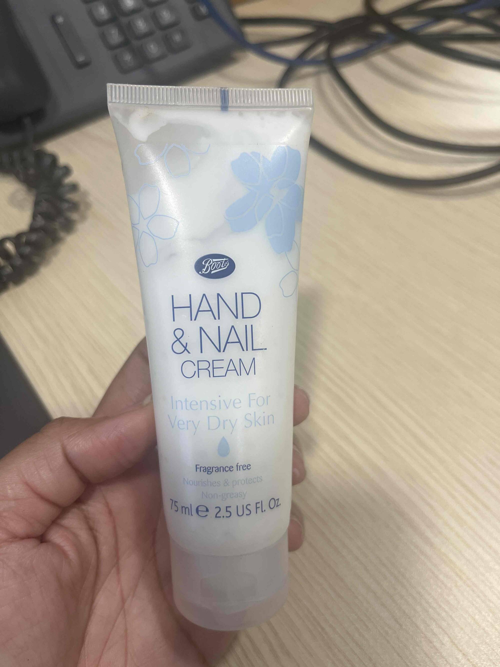 BOOTS - Hand & nail cream intensive for very dry skin