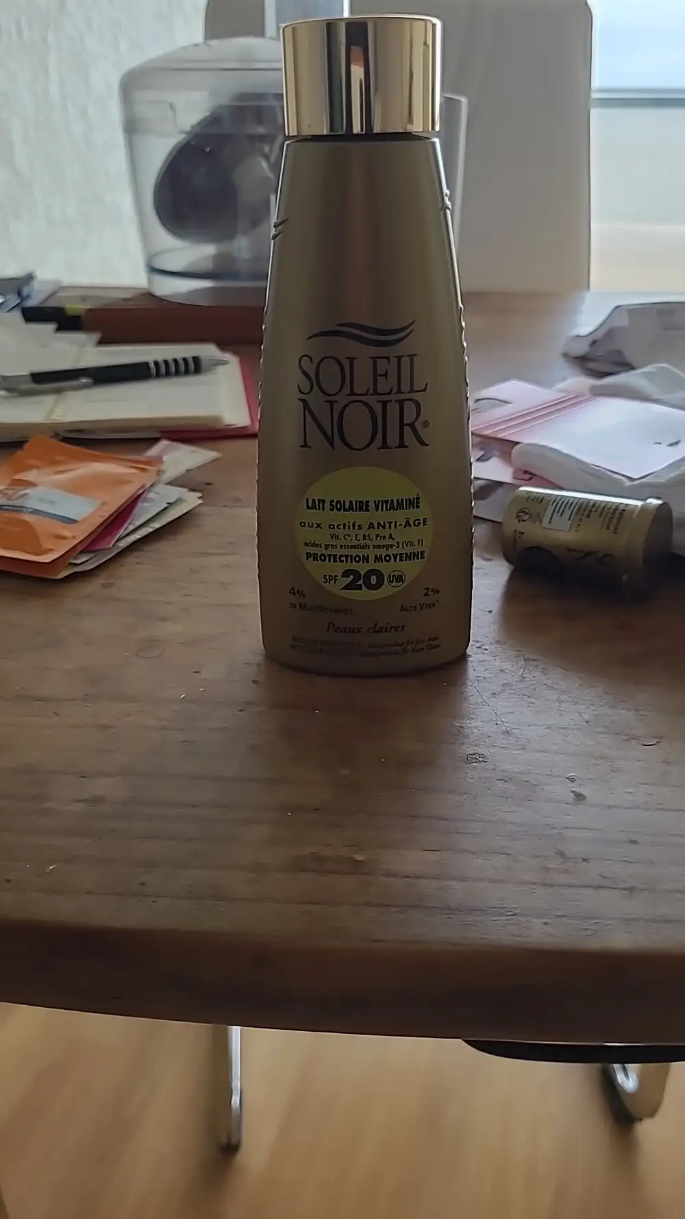 SOLEIL NOIR - Lait solaire vitaminé SPF20