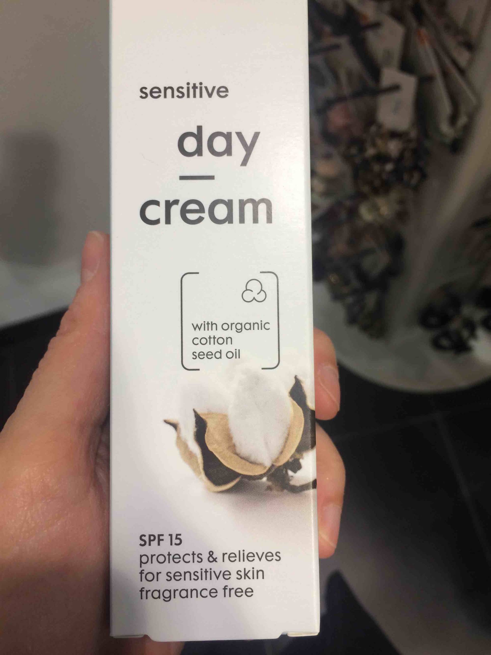 HEMA - Sensitive day cream SPF 15