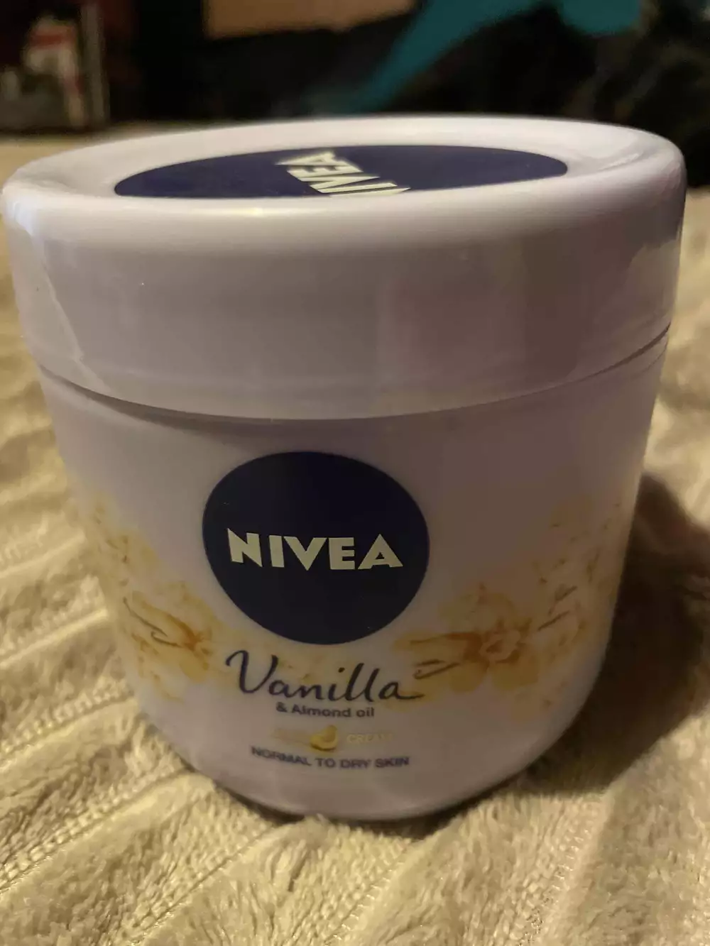 NIVEA - Vanilla & almond oil - Body cream