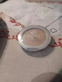 RESSOURCES DU MONDE - Ombre à  paupières n° 04 beige velouté