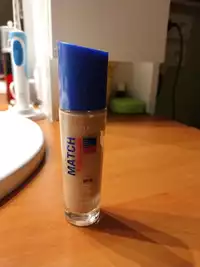 RIMMEL LONDON - Match perfection - Invisible coverage classic ivory SPF 20