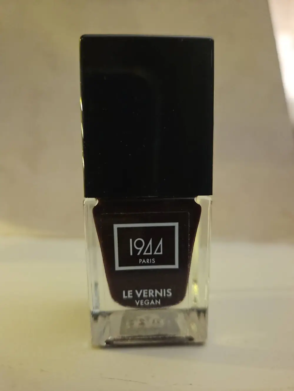 1944 PARIS - Le vernis vegan