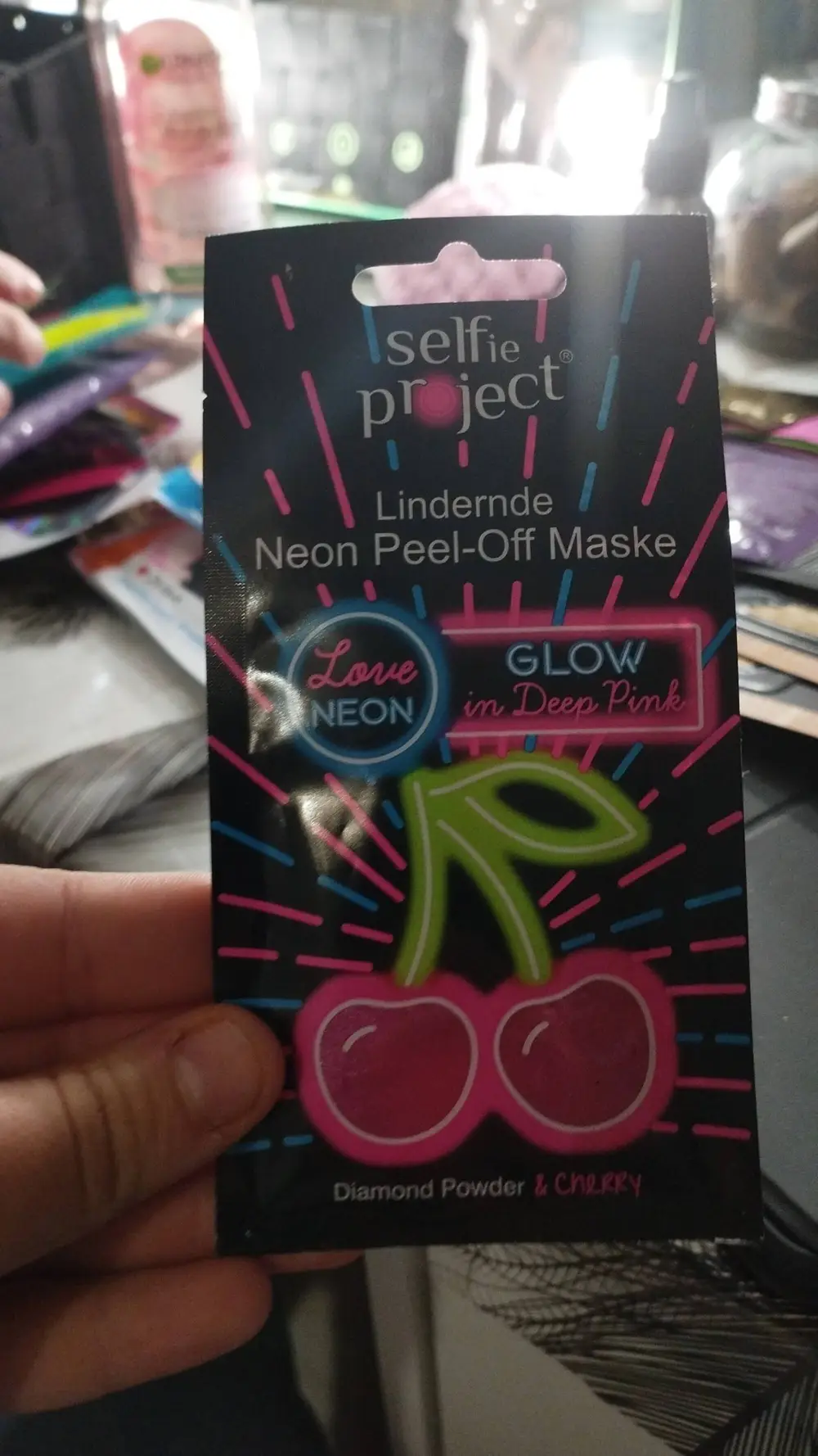 SELFIE PROJECT - Lindernde neon peel-off maske