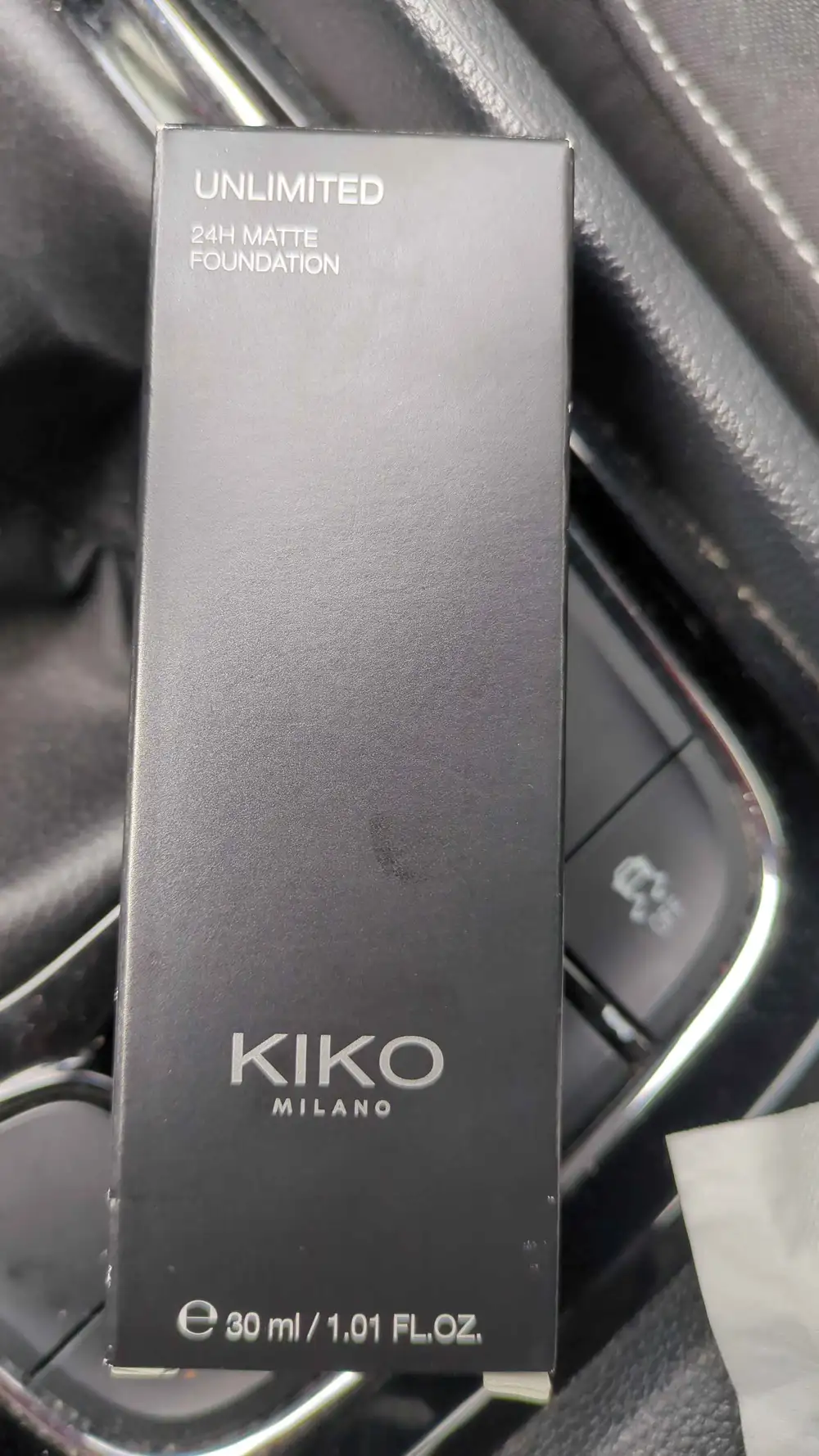 KIKO - Unlimited - 24h Matte foundation