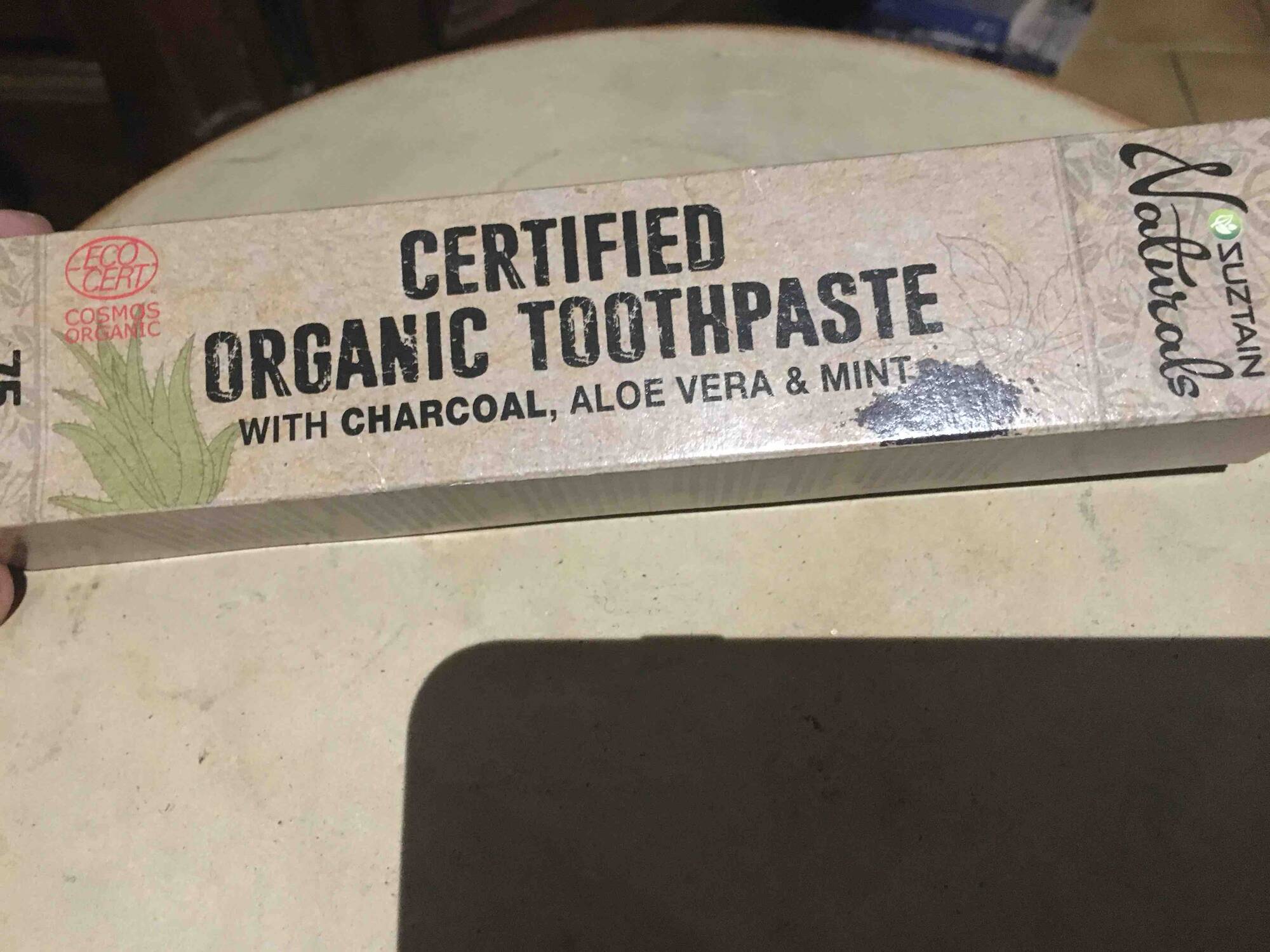 SUZTAIN NATURALS - Toothpaste with charcoal