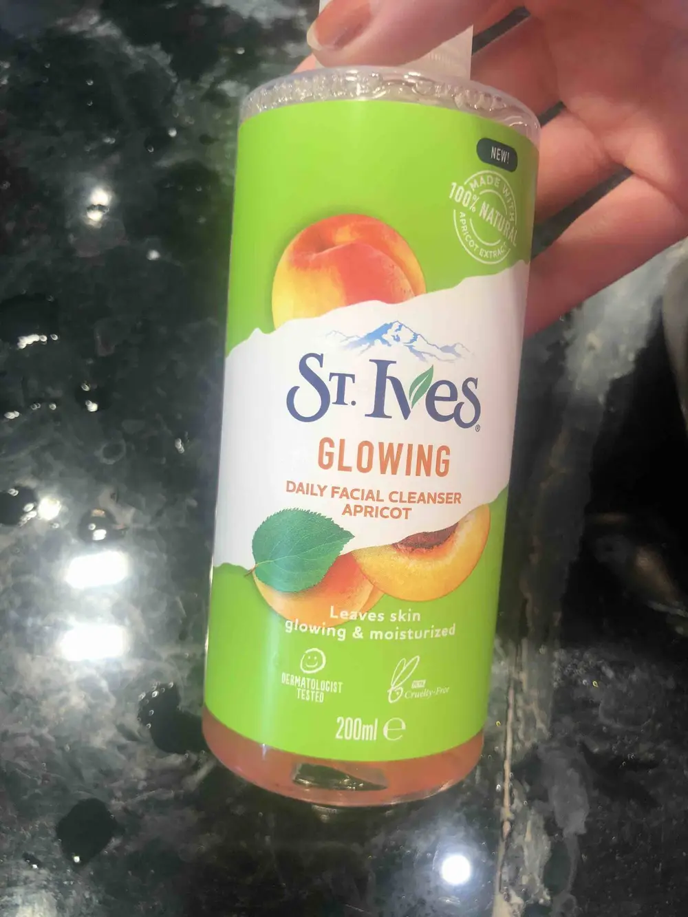 ST IVES - Glowing - Daily faciel cleanser apricot