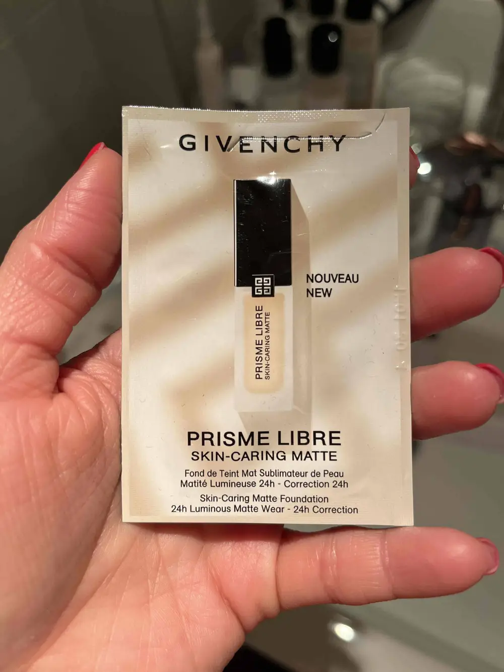 GIVENCHY - Prisme Libre - Fond de teint sublimateur de peau