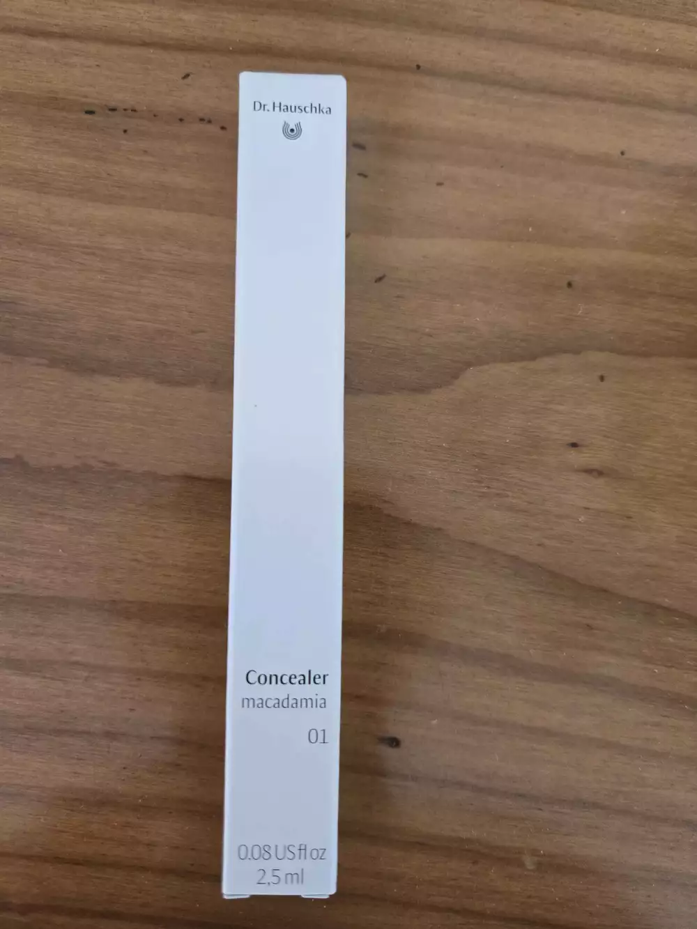 DR. HAUSCHKA - Concealer macadamia 01