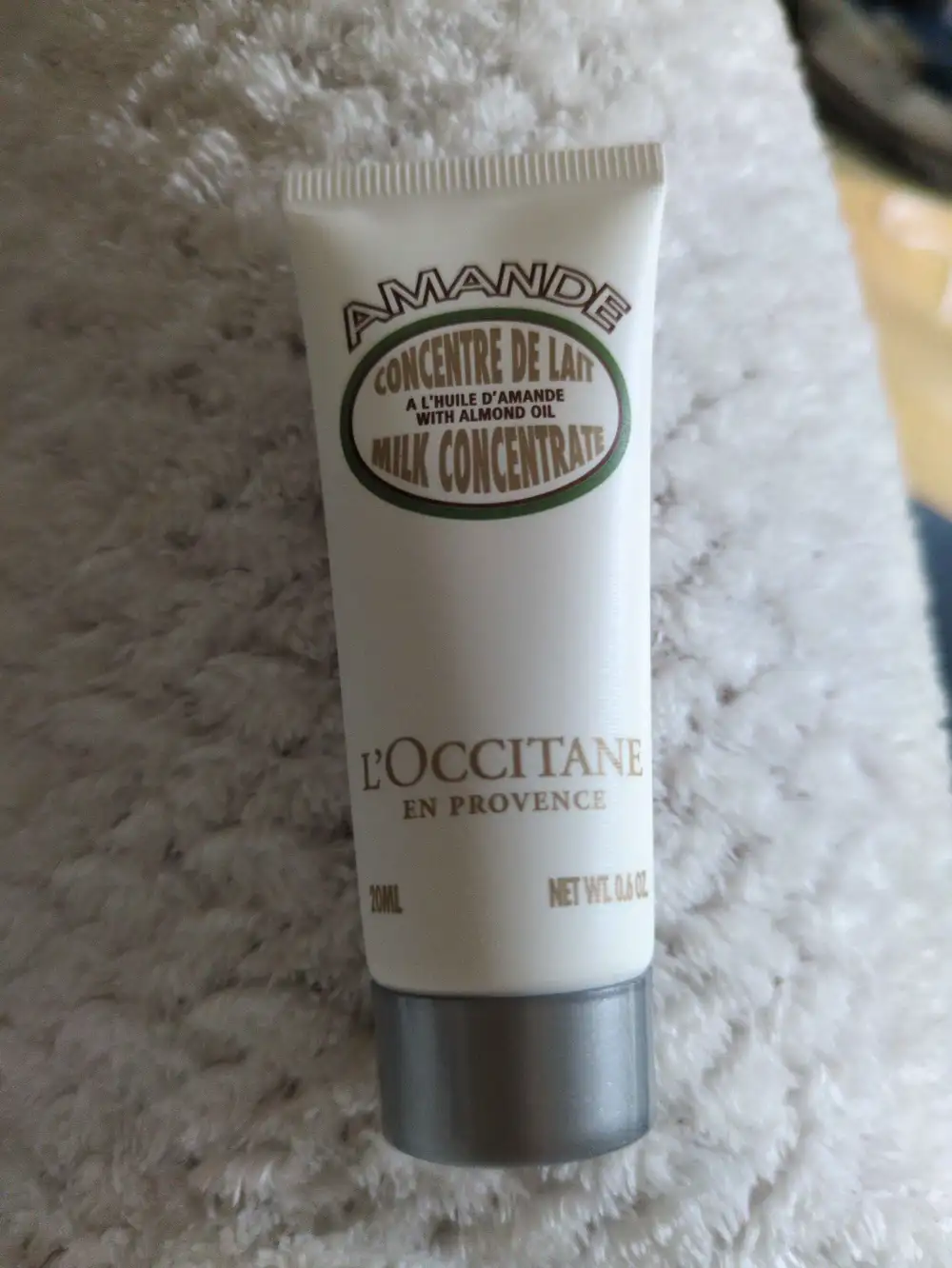 L'OCCITANE EN PROVENCE - Concentré de lait amande 