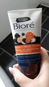 BIORÉ - Exfoliant anti-imperfections au charbon