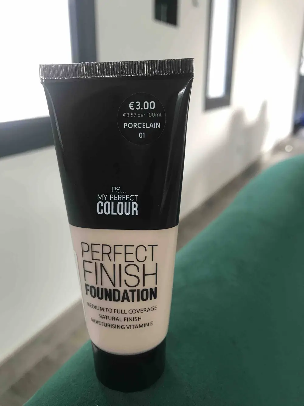 PRIMARK - My perfect colour - Finish foundation porcelain 01