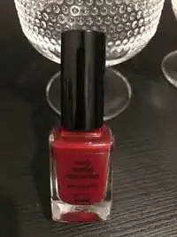 HEMA - Long lasting nail polish