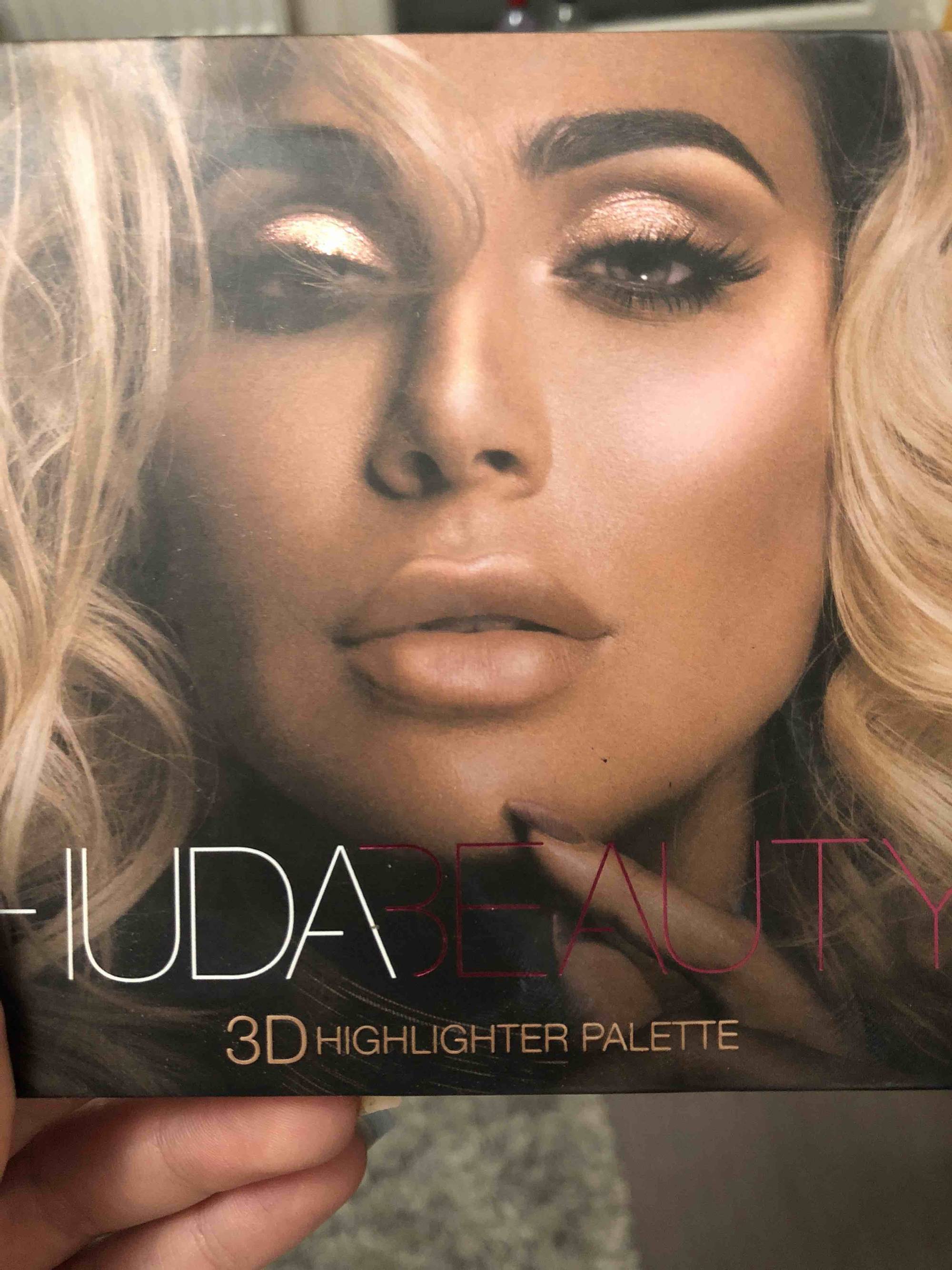 HUDA BEAUTY - 3D Highlighter palette
