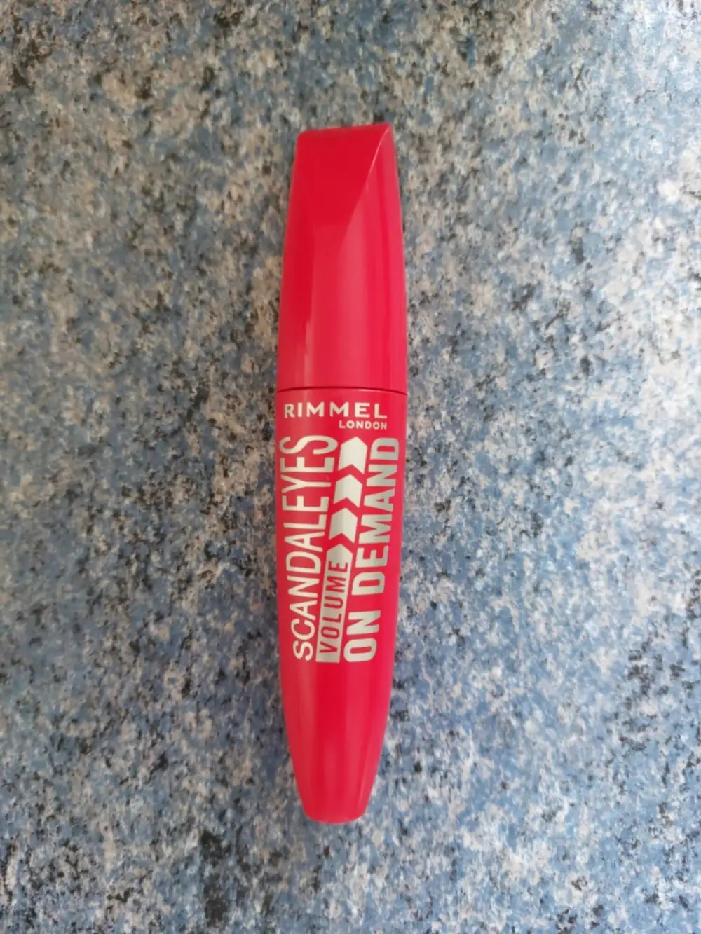 RIMMEL LONDON - Mascara scandaleyes volume on demand