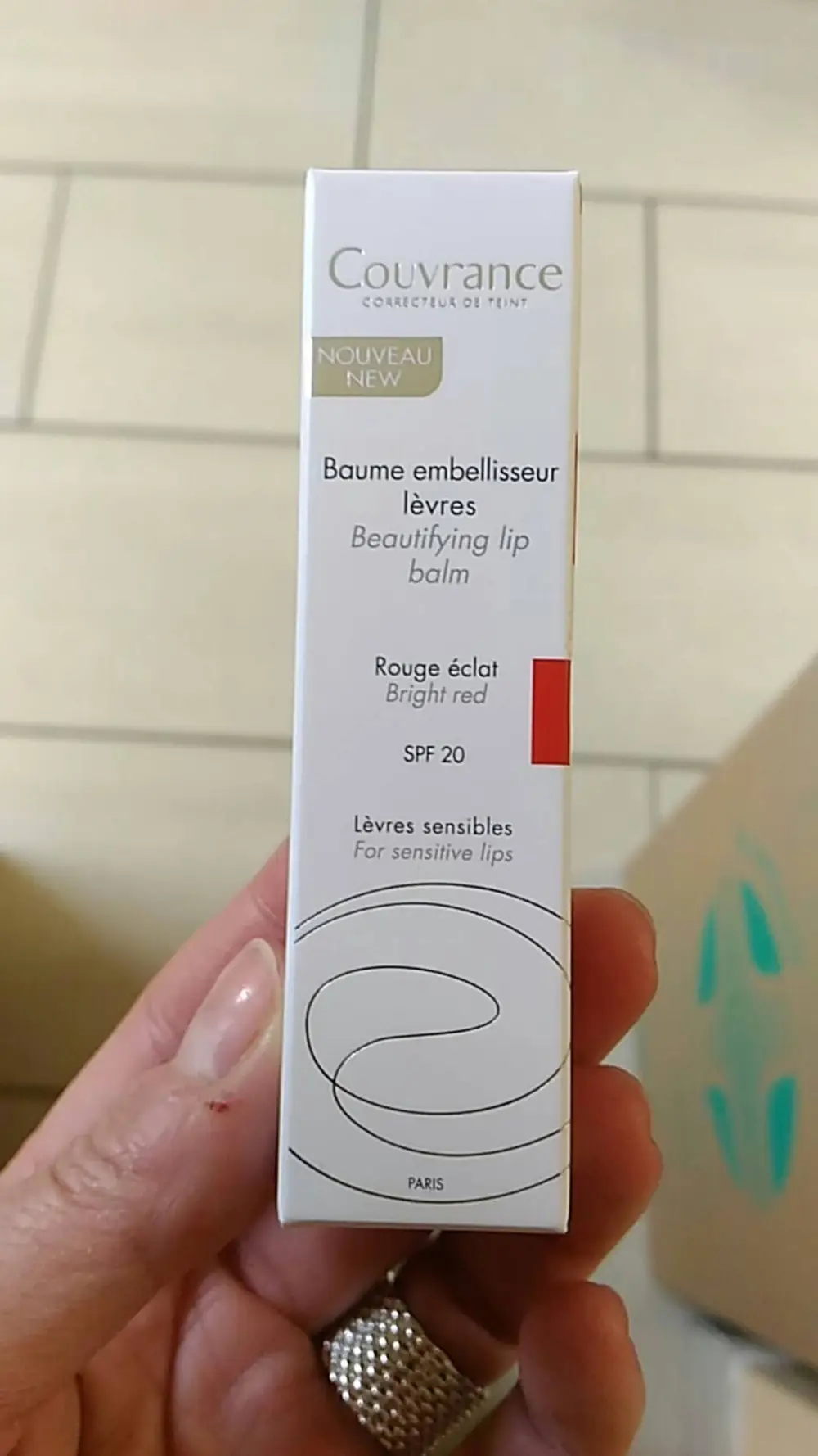 AVÈNE - Couvrance - Baume embellisseur lèvres rougle éclat SPF 20