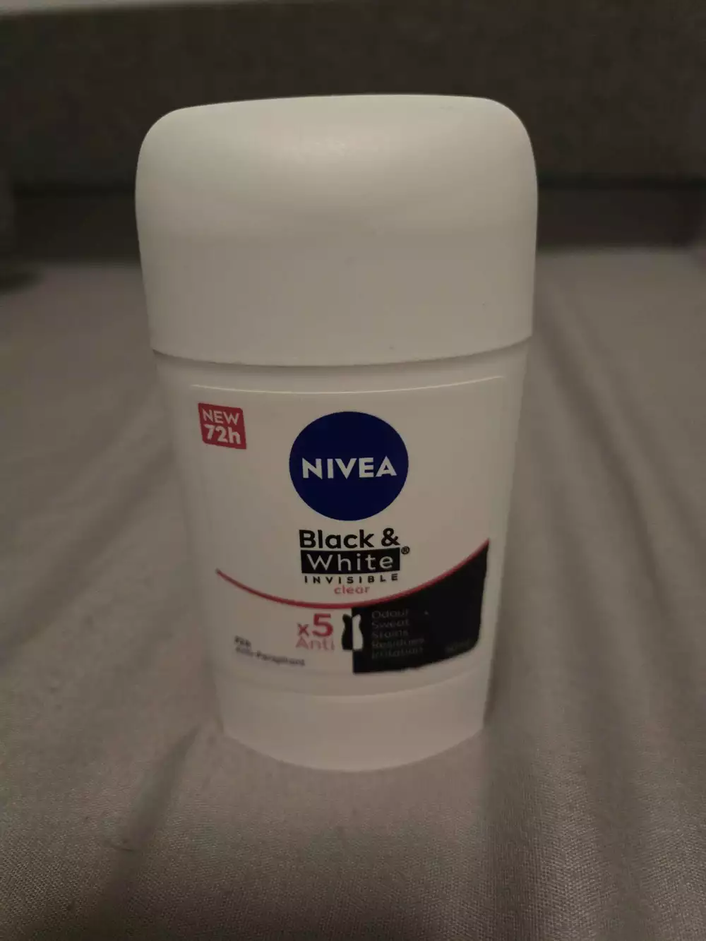 NIVEA - Black & White  Anti- transpirant 72h