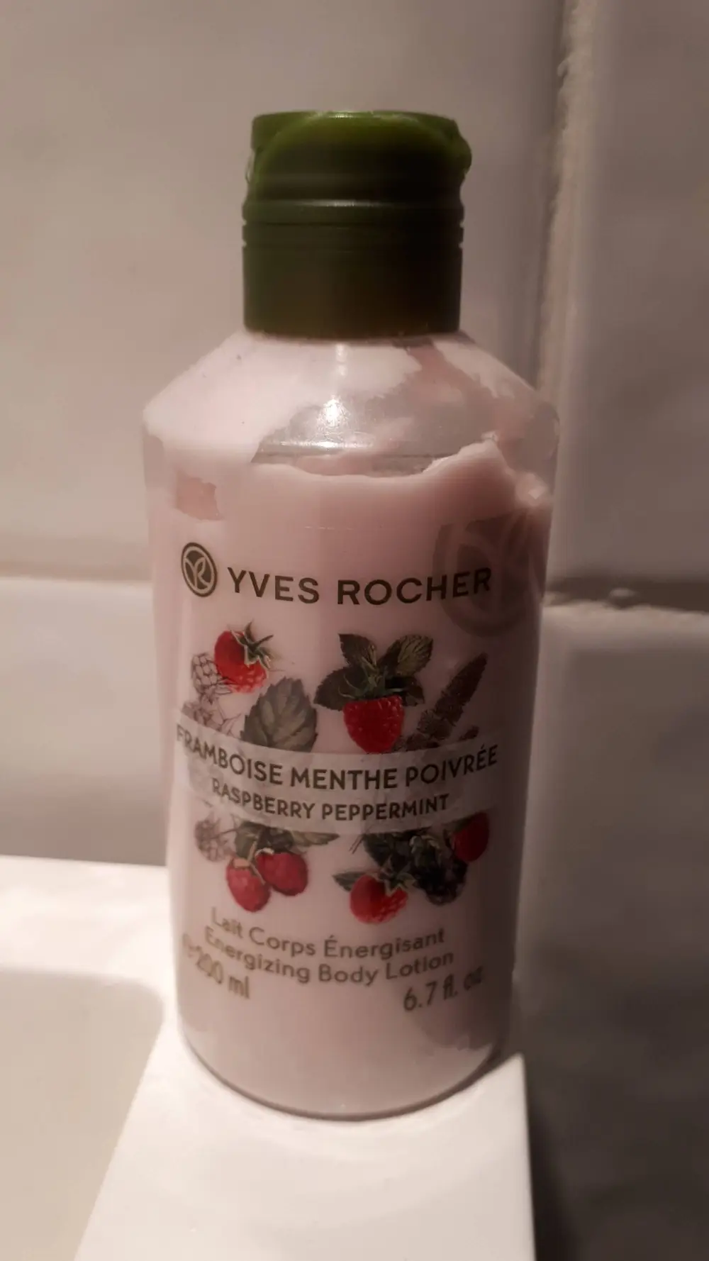 YVES ROCHER -  Lait corps énergisant en framboise menthe poivrée -