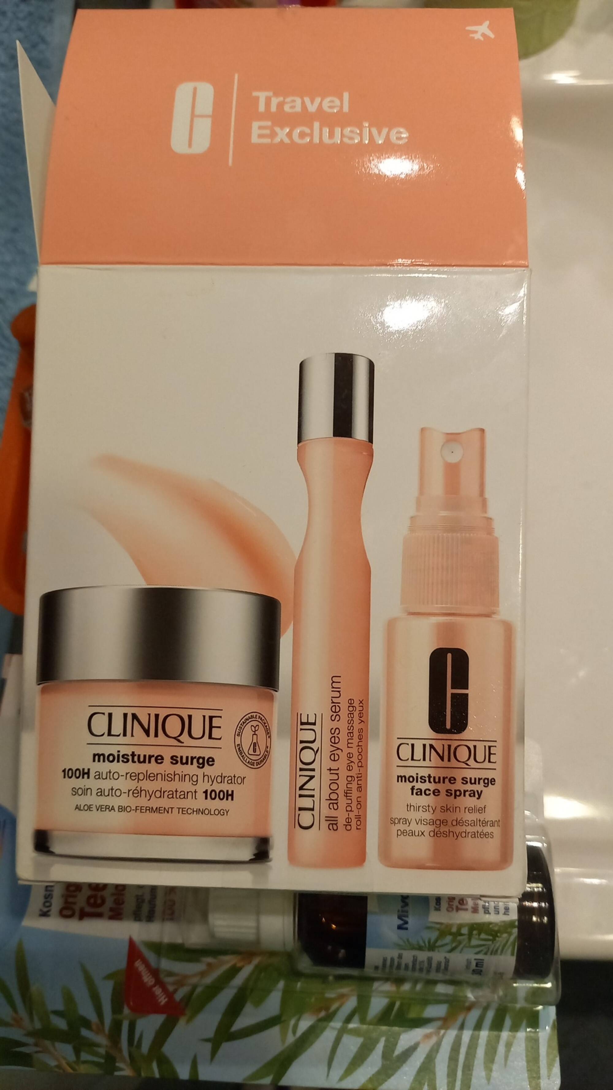CLINIQUE - All about moisture surge kit