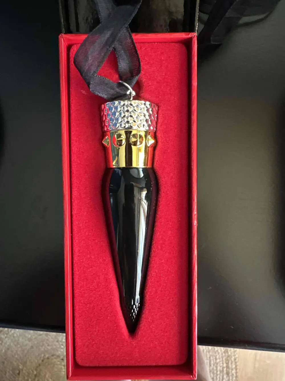 CHRISTIAN LOUBOUTIN - Silky satin lip colour