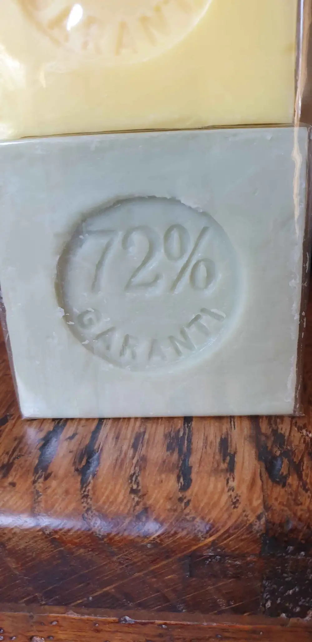 SAVONNERIE ALPILLES - Savon chèvrefeuille