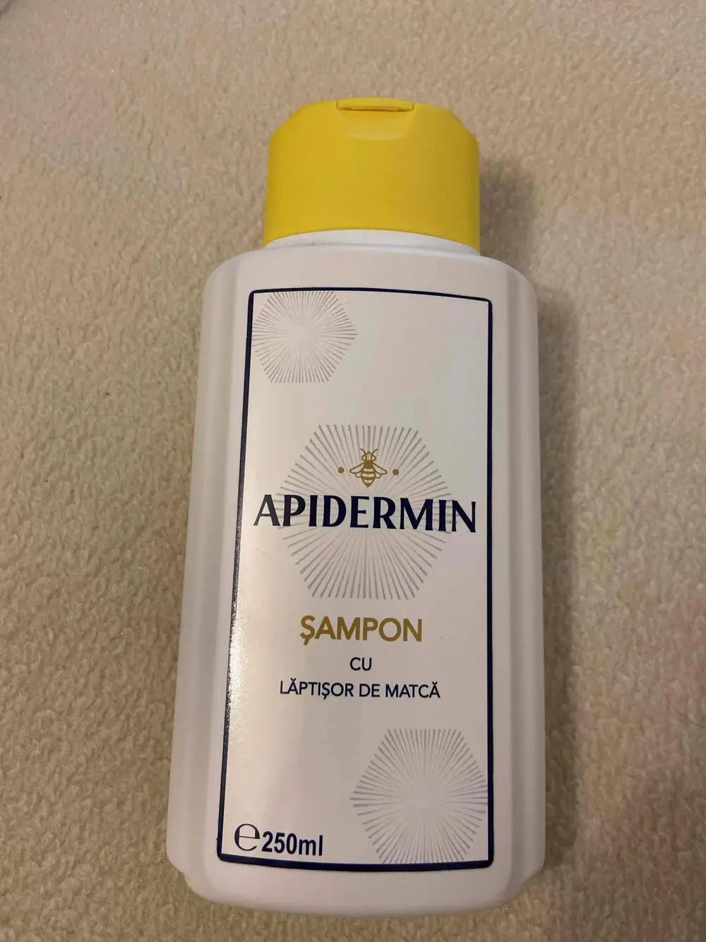 APIDERMIN - Sampon cu laptisor de matca