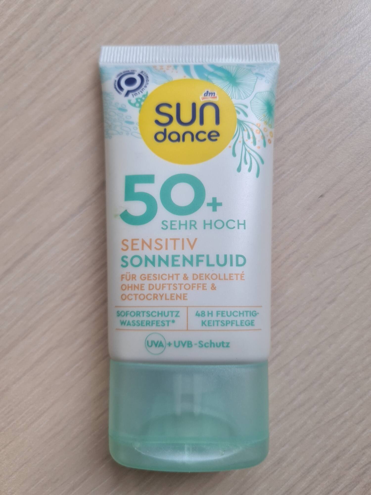 SUN DANCE DM - Sensitiv sonnenfluid 50+ sehr hoch - Crème solaire