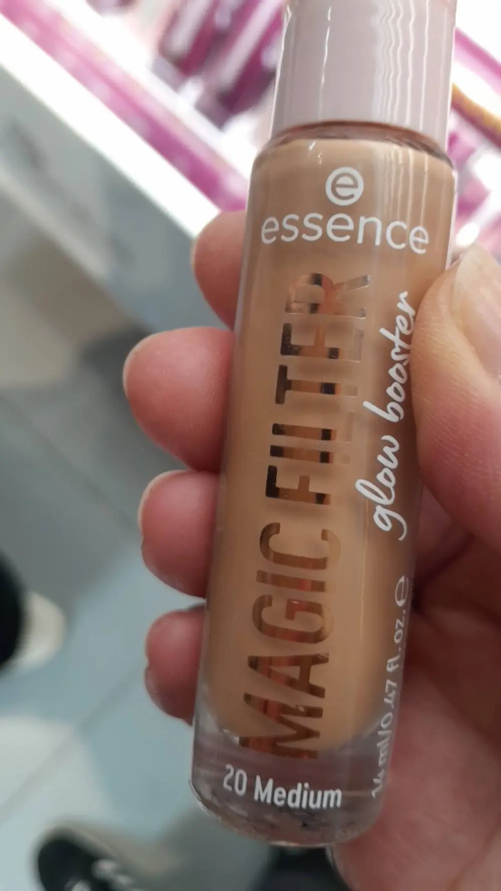 ESSENCE - Magic filter glow booster 20 medium