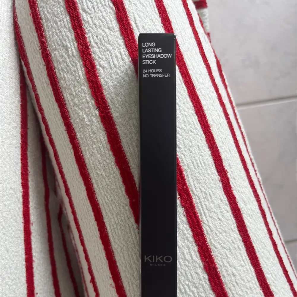 KIKO MILANO - Long lasting eyeshadow stick