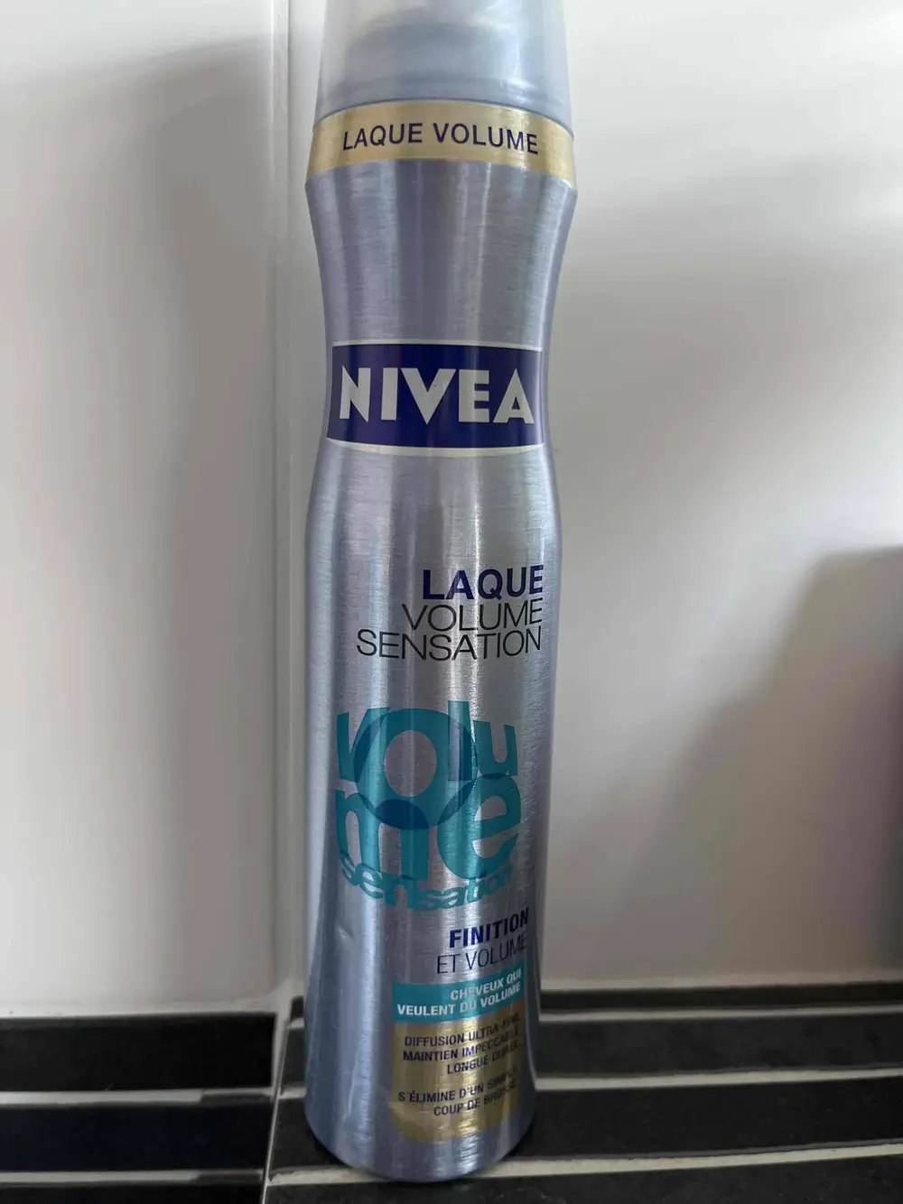 NIVEA - Laque volume sensation