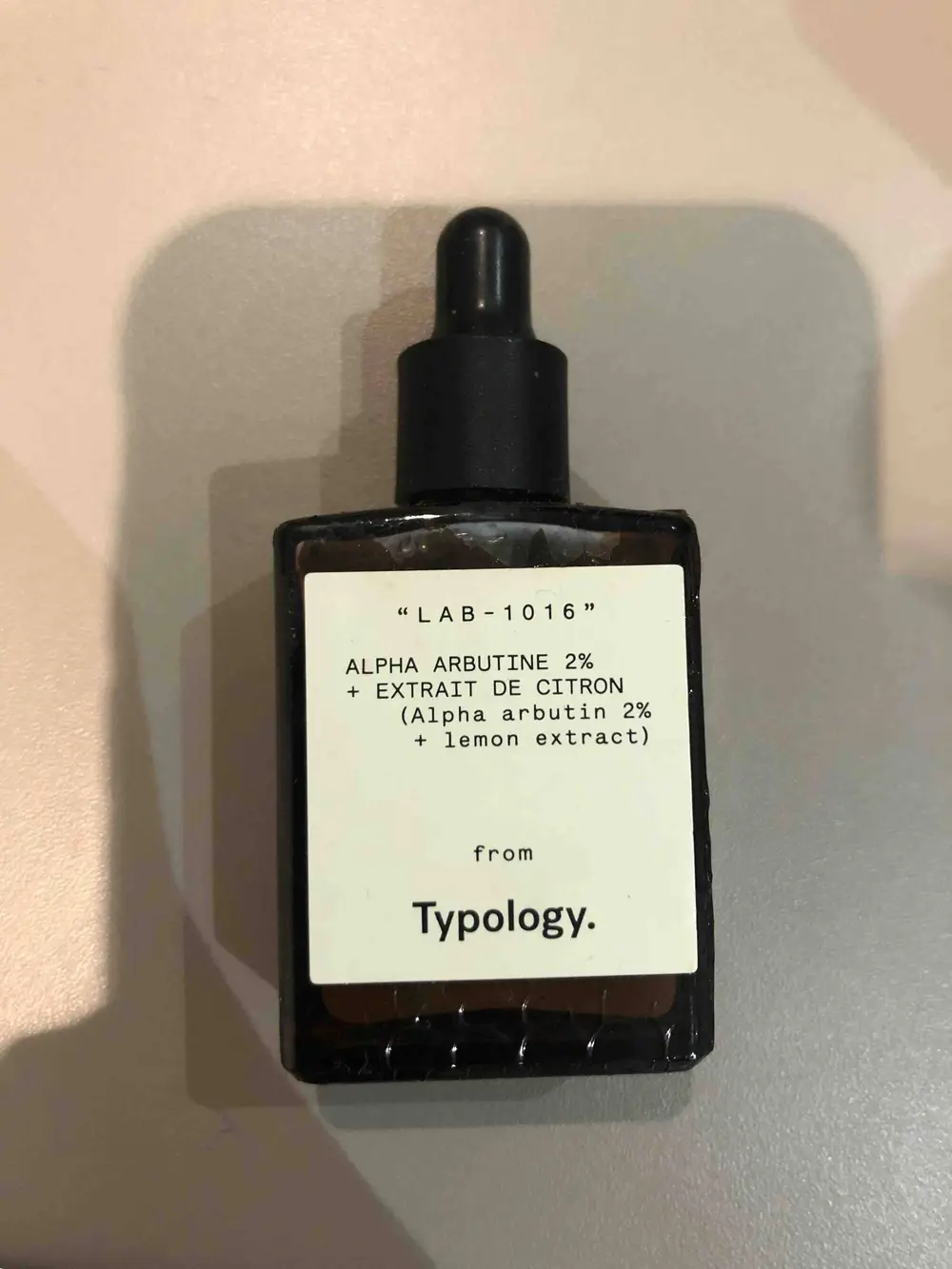 TYPOLOGY - Lab-1016 - Alpha arbutine + extrait de citron