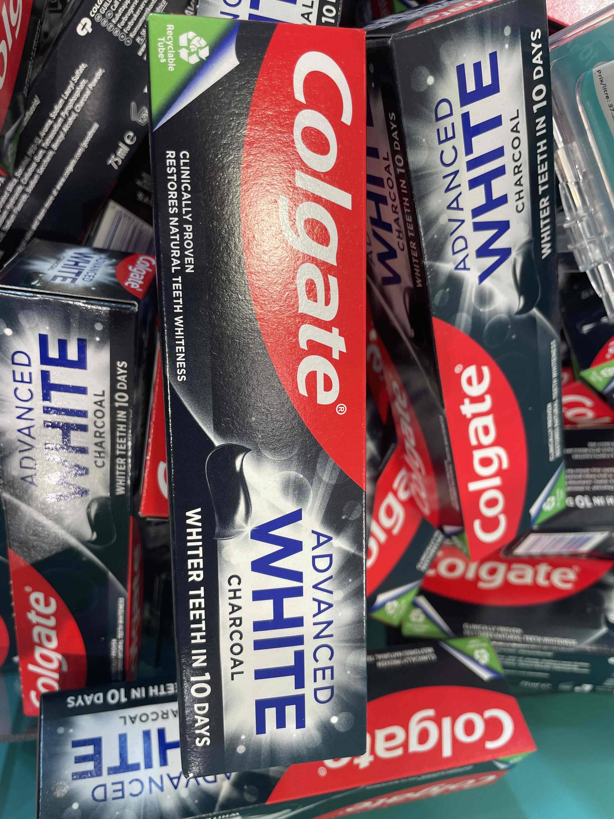 COLGATE - Advanced white - Charcoal dentifrice