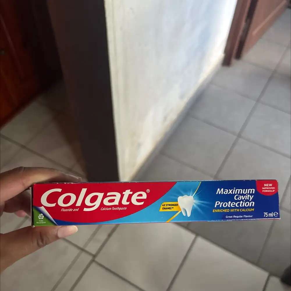 COLGATE - Maximum cavity protection - Fluoride and calcium toothpaste