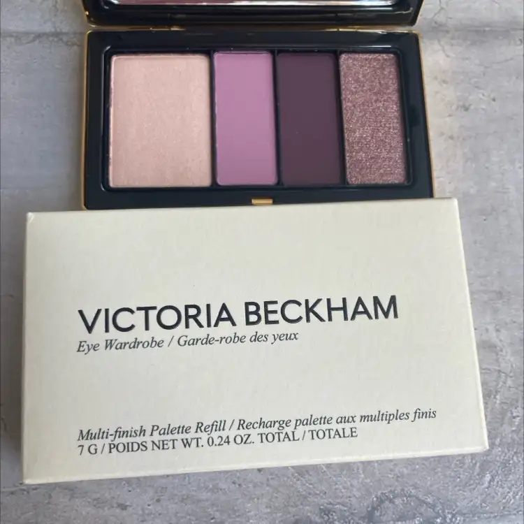 VICTORIA BECKHAM - Garde-robe des yeux 