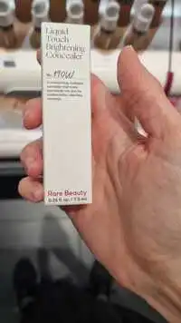 RARE BEAUTY - Liquid touch brightening concealer