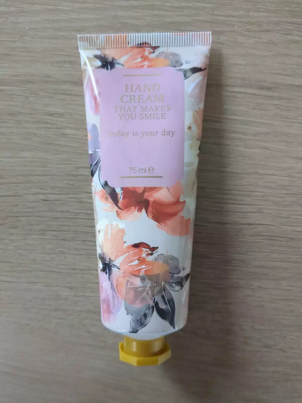 MAXBRANDS MARKETING B.V. - Hand cream that makes you smile