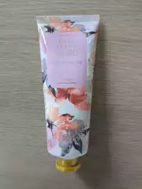 MAXBRANDS MARKETING B.V. - Hand cream that makes you smile