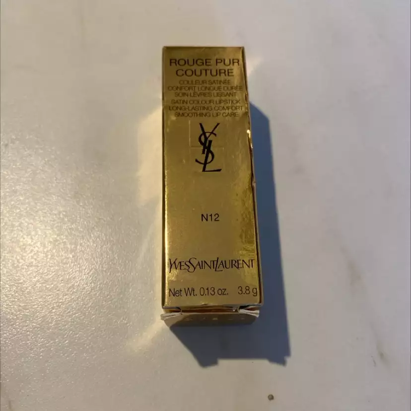 YVES SAINT LAURENT - N12 Rouge pur couture - Soin lèvres lissant