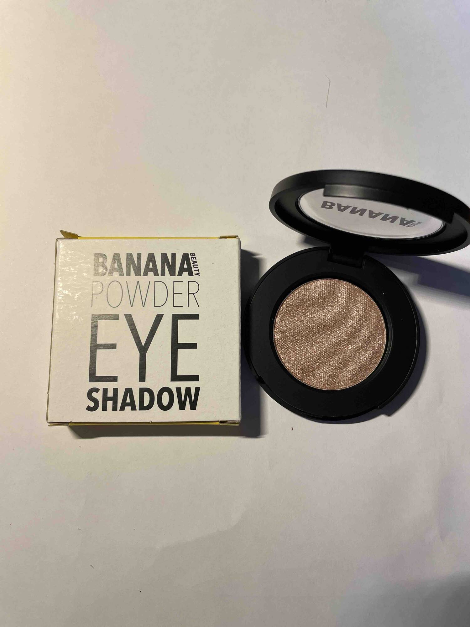 BANANA BEAUTY - Powder eye shadow