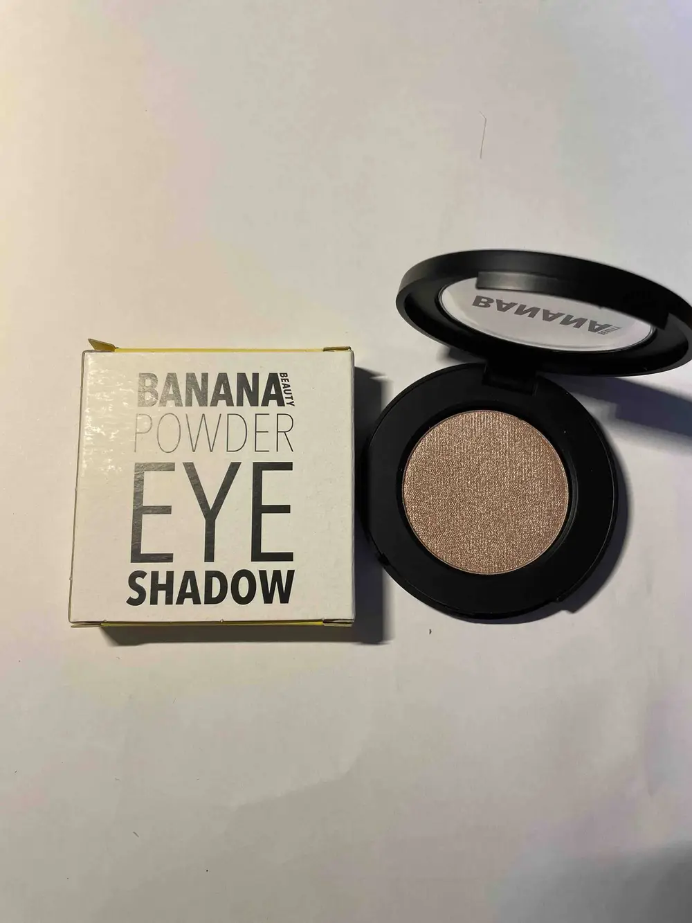 BANANA BEAUTY - Powder eye shadow