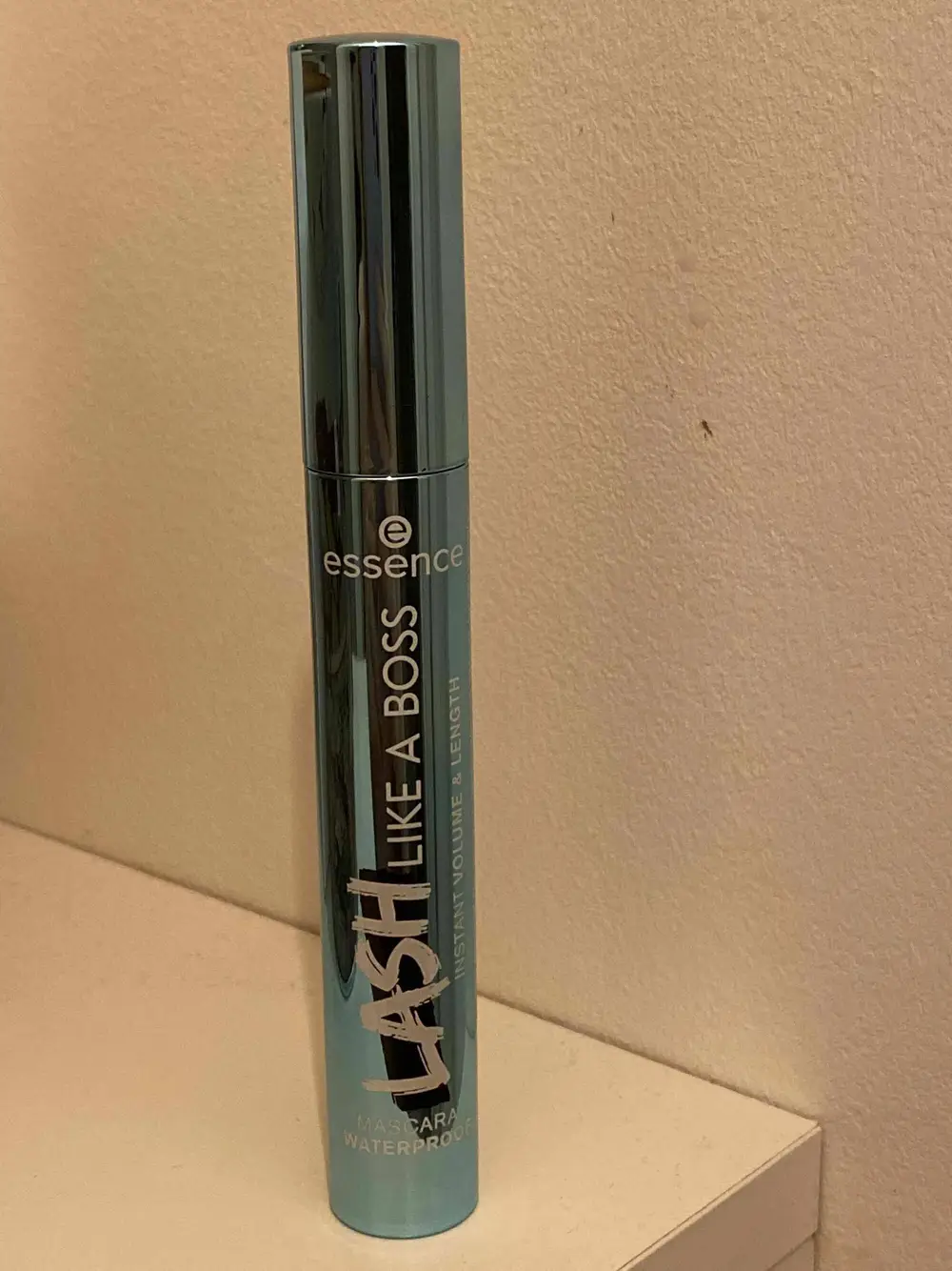 ESSENCE - Lash like a boss - Mascara waterproof