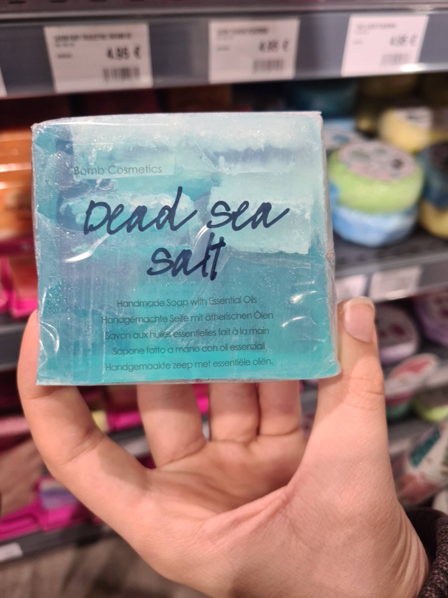 BOMB COSMETICS - Dead sea salt - Savon aux huiles essentielles 