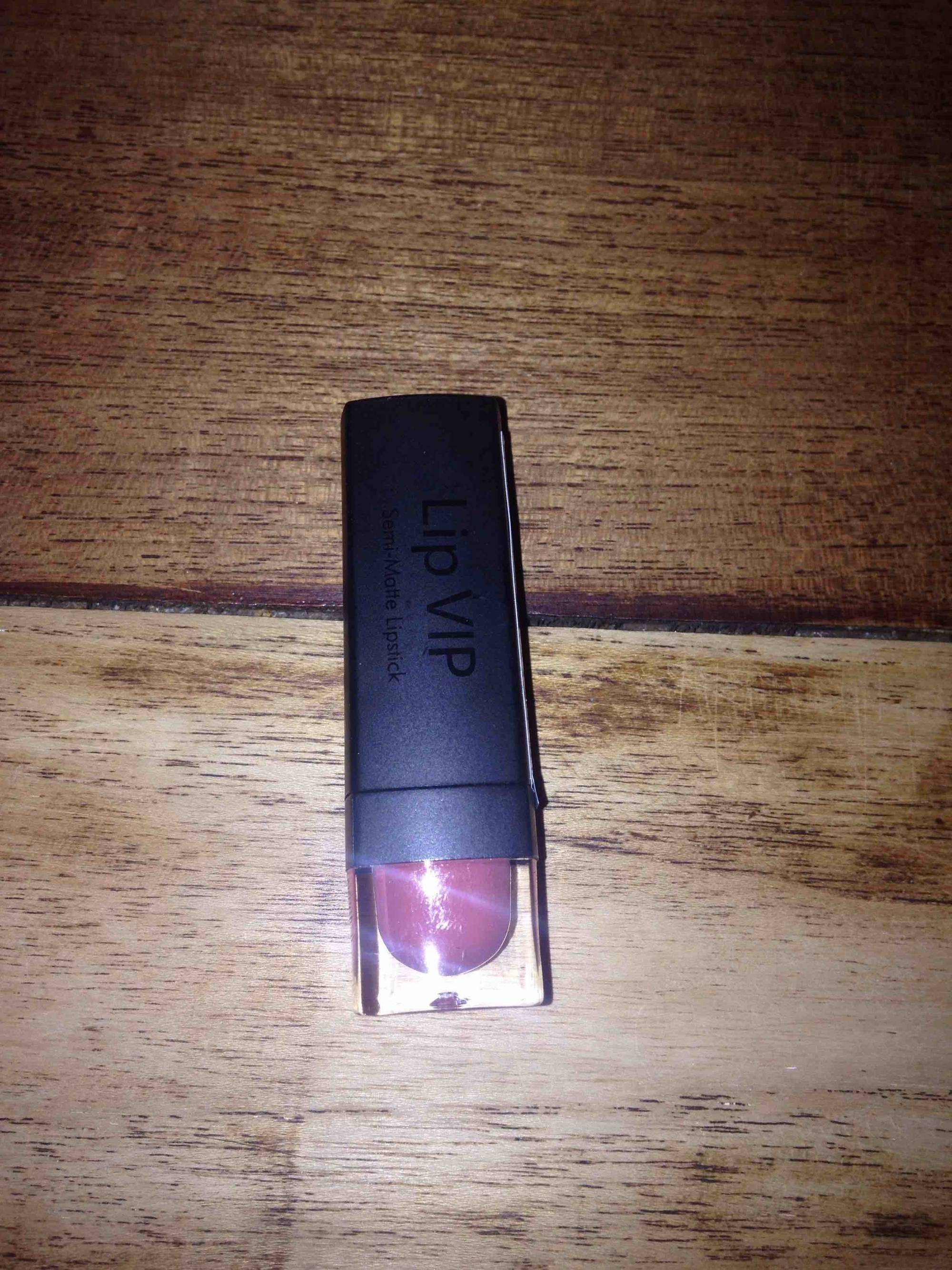 SLEEK MAKEUP - Lip VIP - Semi-matte lipstick