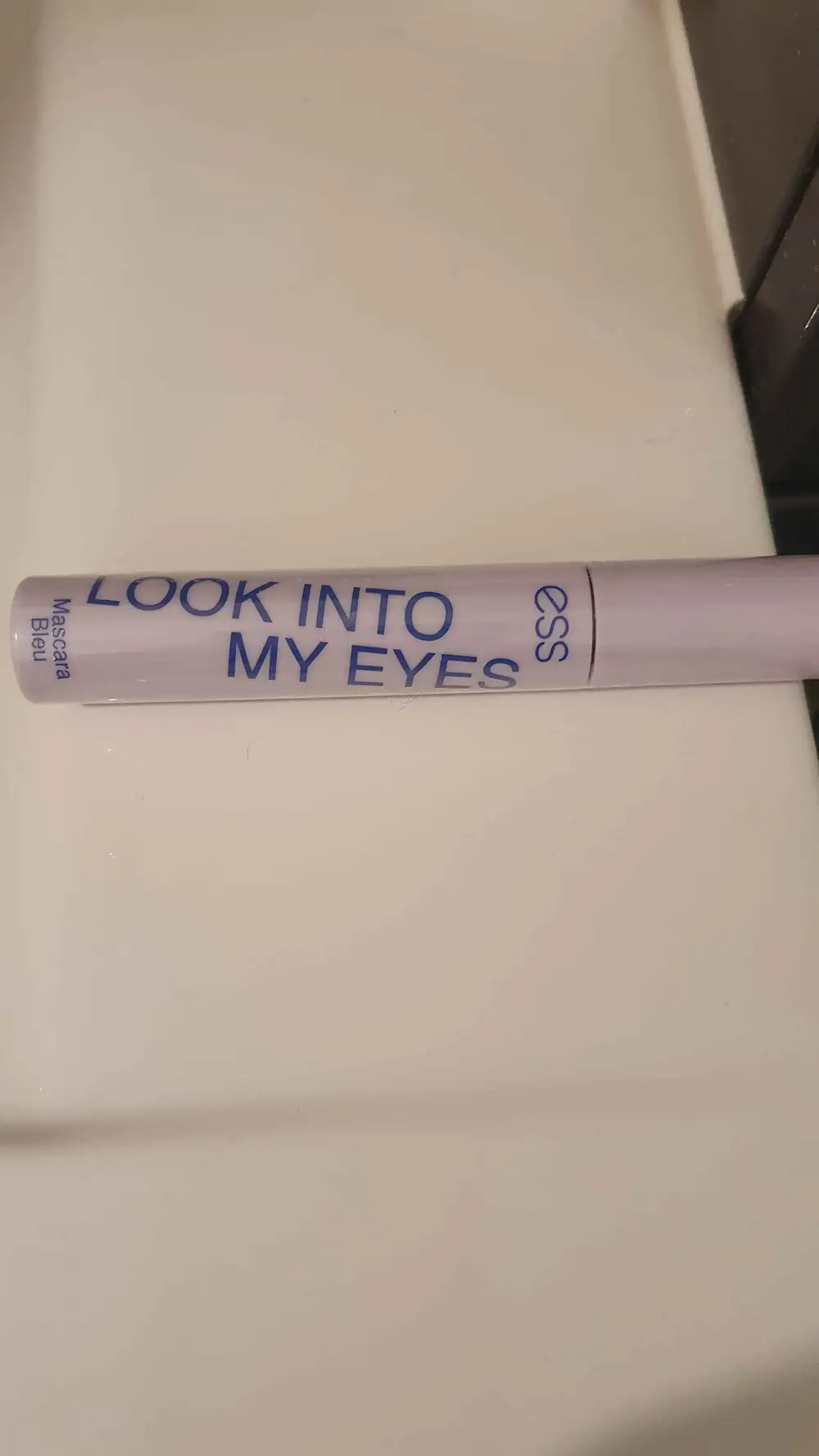 ESS - Look into my eyes - Mascara bleu