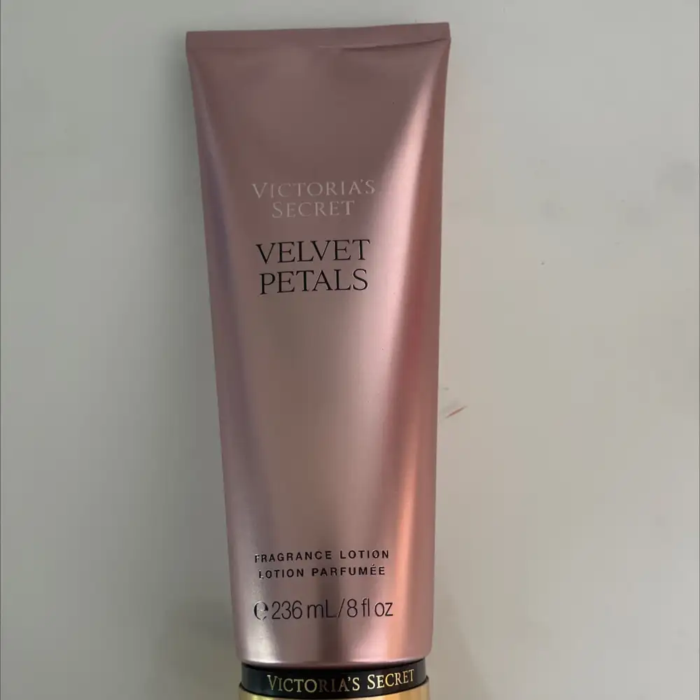 VICTORIA'S SECRET - Velvet petals - Lotion parfumée