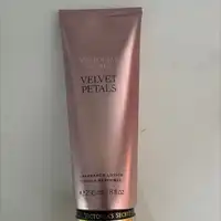 VICTORIA'S SECRET - Velvet petals - Lotion parfumée