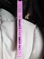 BENEFIT - Mighty fine brown pen - Feutre à sourcils