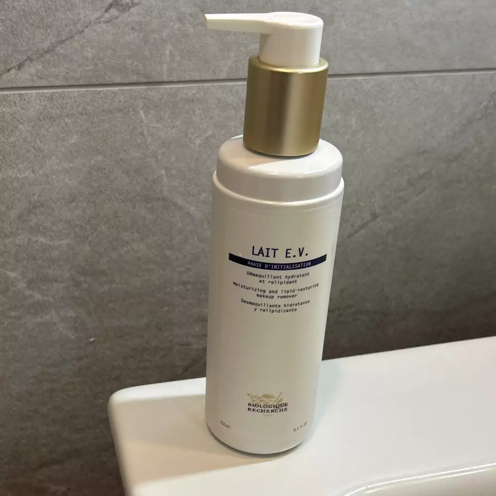 BIOLOGIQUE RECHERCHE - Lait E.V - Démaquillant hydratant et relipidant