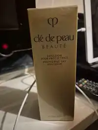 CLÉ DE PEAU BEAUTÉ - Emulsion jour protectrice